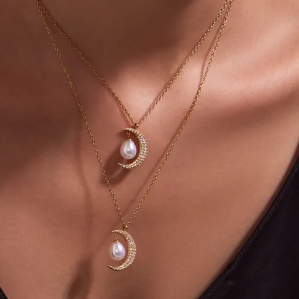 Pearl Crescent Necklace 18k Gold Plated